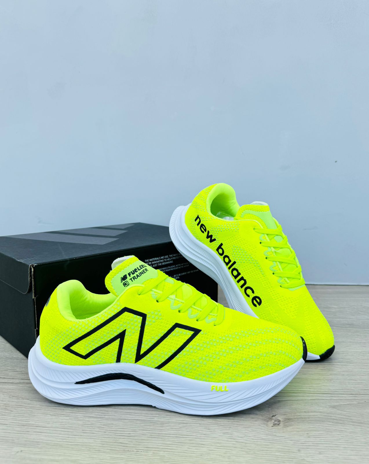 New Balance Fuelcell Caja