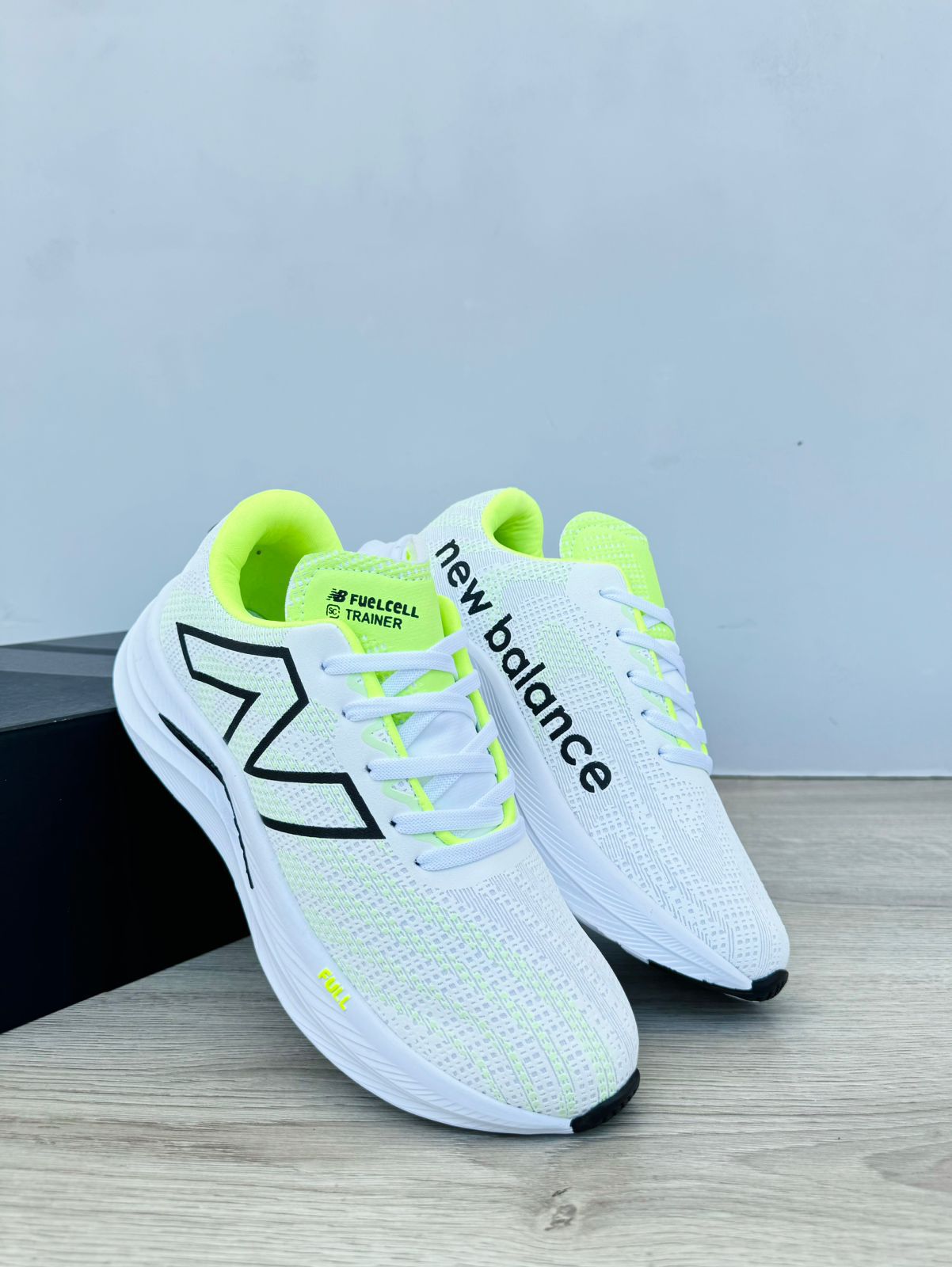 New Balance Fuelcell Caja