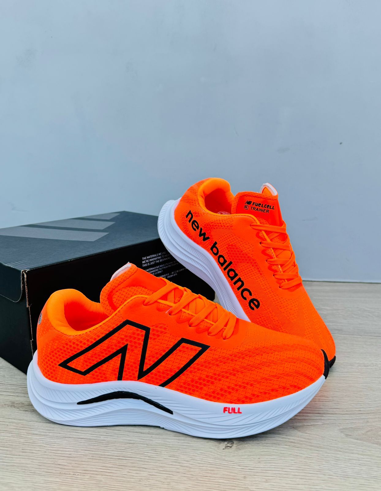 New Balance Fuelcell Caja